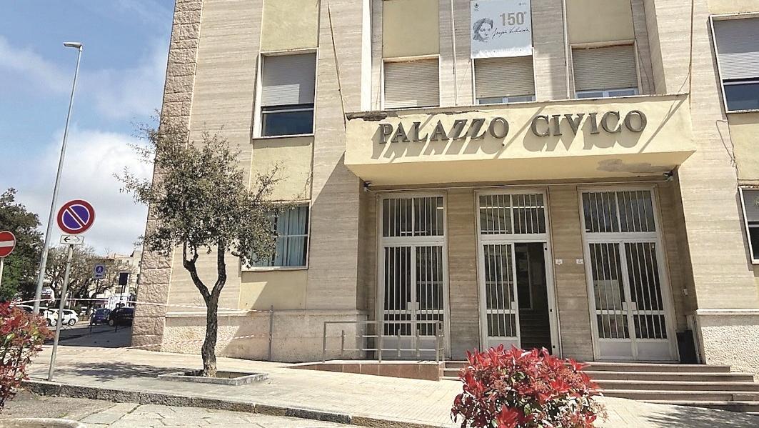 A caccia dei tre posti da funzionario al Comune di Nuoro: si presentano in centinaia