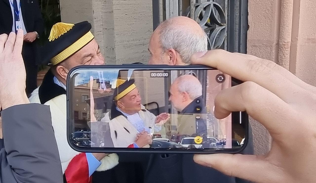 Sassari, il tenore Francesco Demuro canta l’inno per l’inaugurazione dell’anno accademico – VIDEO