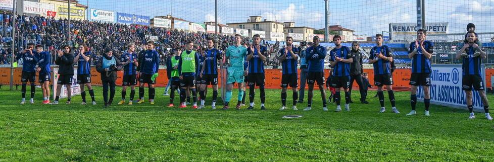 I nerazzurri sotto la curva (foto Stick)