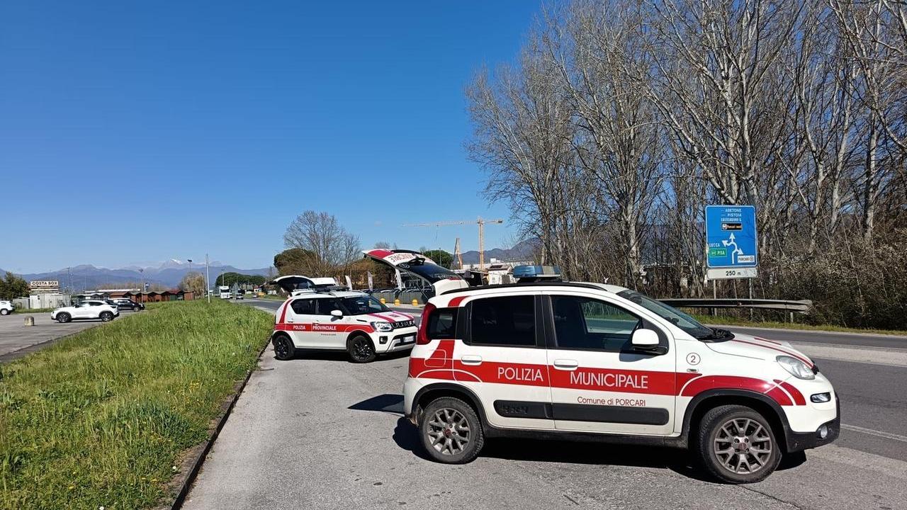 Porcari, automobilista in fuga dal posto di blocco