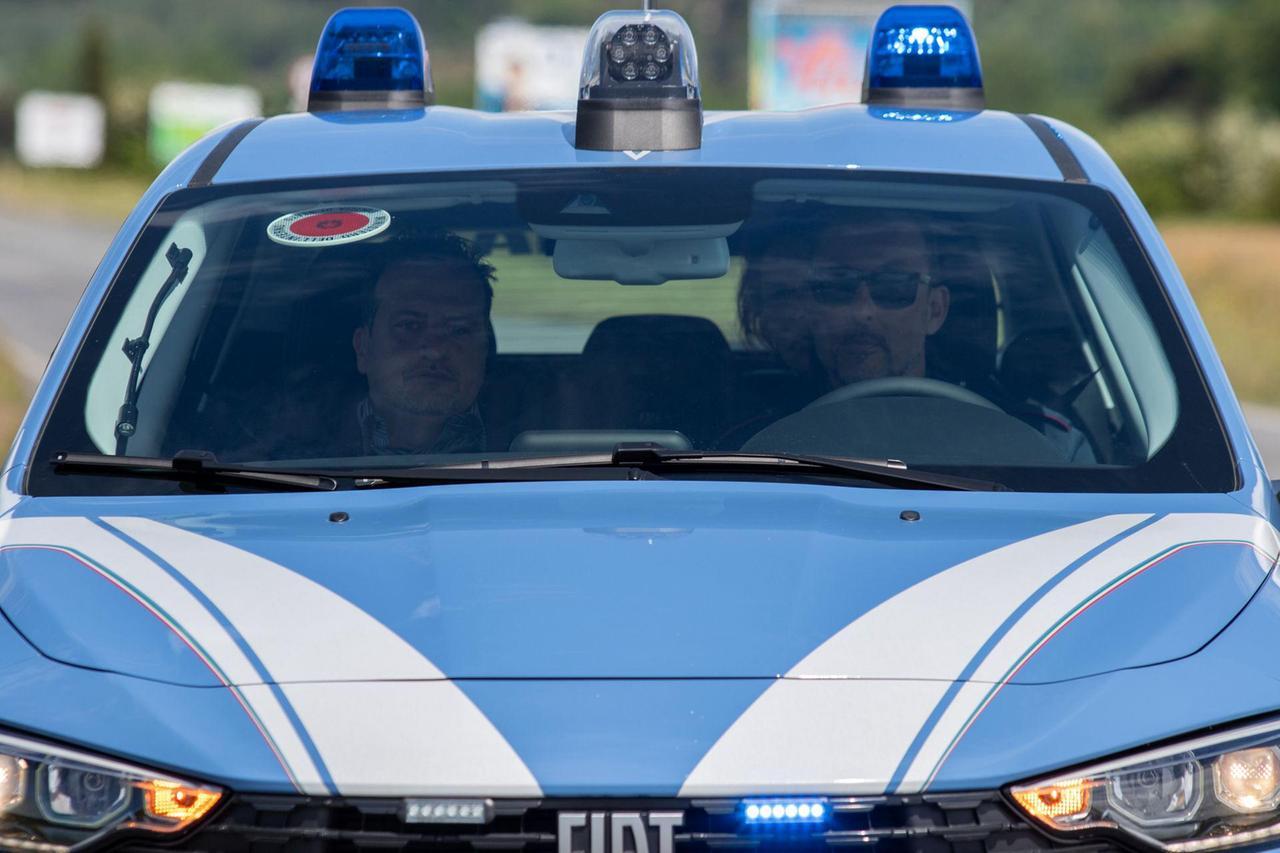 
	Una volante della polizia

