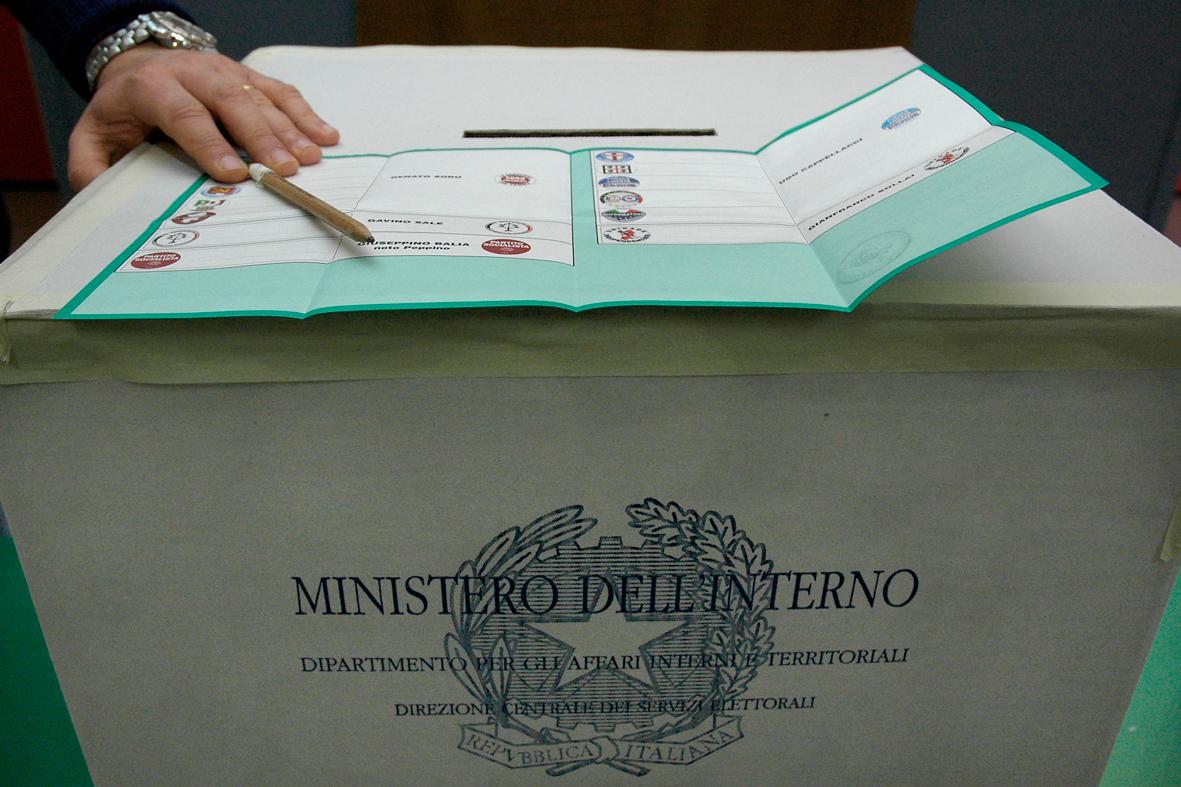 Posti di lavoro in cambio di voti, le prime segnalazioni un anno fa