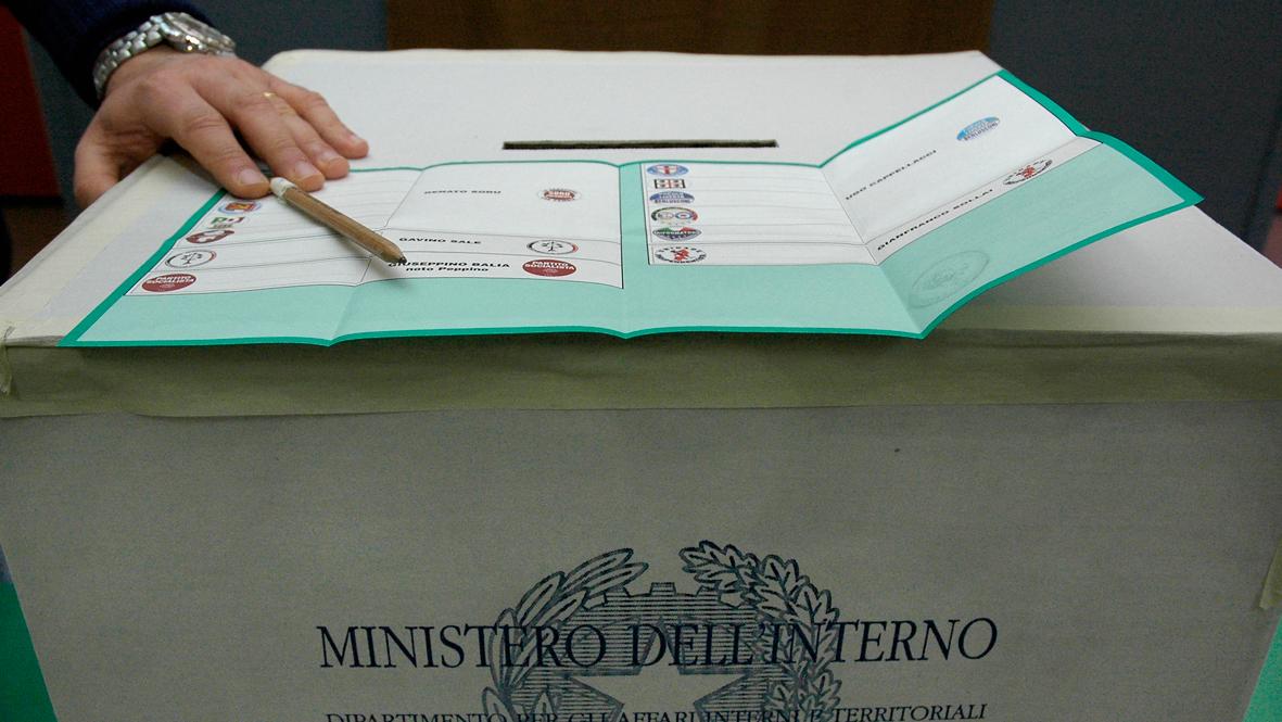 Posti di lavoro in cambio di voti, le prime segnalazioni un anno fa