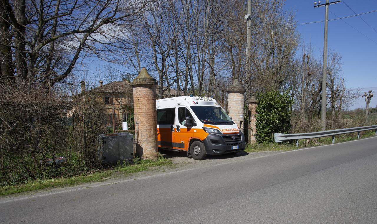 
	L'ambulanza a Villa Canevazzi

