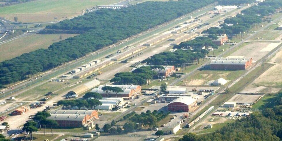 Elon Musk non molla Camp Darby, seconda lettera ai dipendenti: «Dimmi cosa hai fatto o sei licenziato». Il rischio operatività