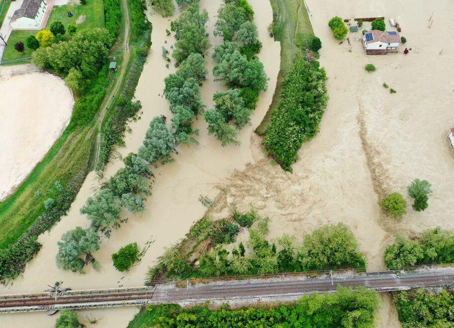 De Pascale: «Urgente delocalizzare le case che sono a rischio alluvione»