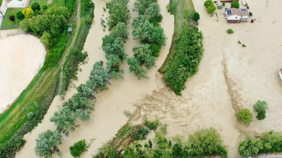De Pascale: «Urgente delocalizzare le case che sono a rischio alluvione»