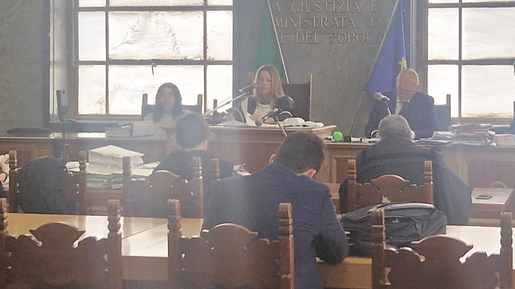 «Ha truffato l’ingegnere»: il pm chiede due anni per una giovane escort