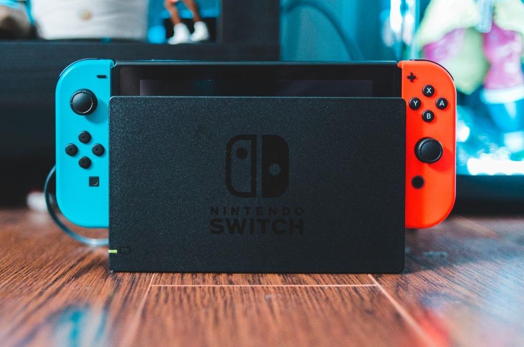Rubano Nintendo Switch al centro commerciale di Rovigo, fidanzati ferraresi smascherati