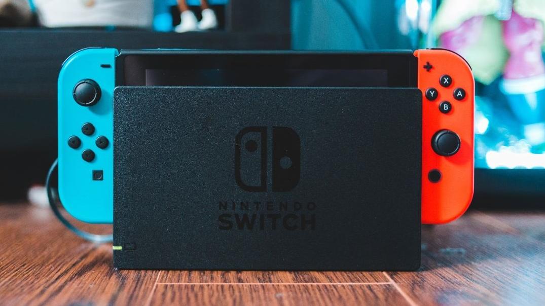 Rubano Nintendo Switch al centro commerciale di Rovigo, fidanzati ferraresi smascherati
