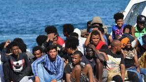 Naufragio davanti Lampedusa, si cercano almeno 40 persone in mare: 10 superstiti e diversi morti