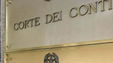 Lucca, auto di servizio per andare in palestra e dal dottore: condannato ex ufficiale dell’Arma