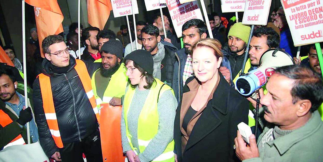 
	La sindaca Bugetti alla manifestazione del Sudd Cobas del 22 febbraio (foto Giovanni Tarducci)

