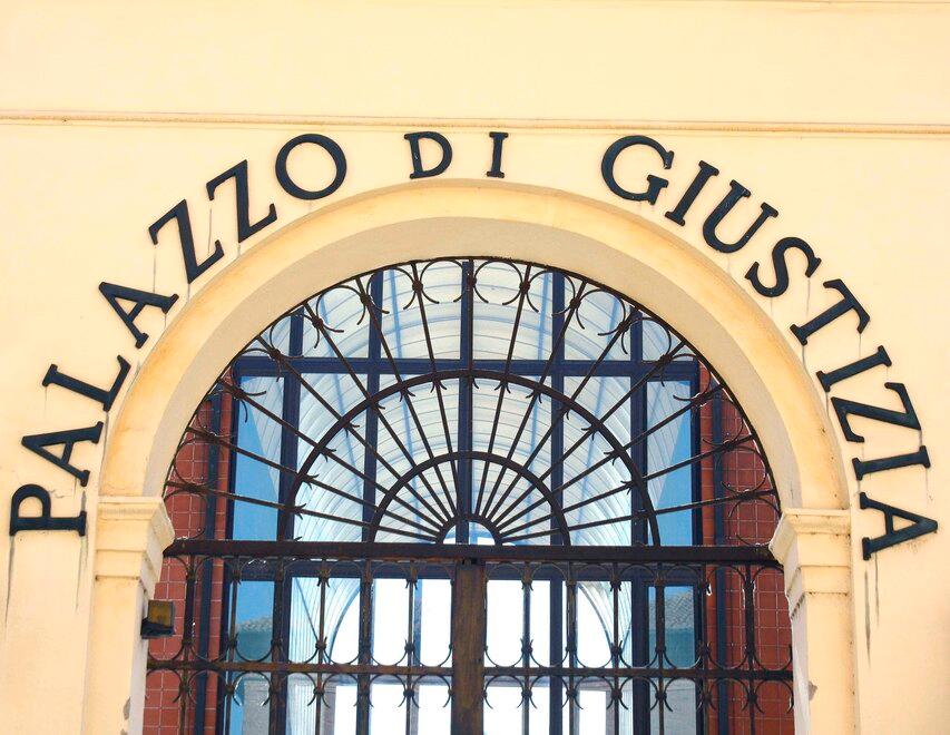 Violenza nella Ferrara bene, sceglie il rito abbreviato