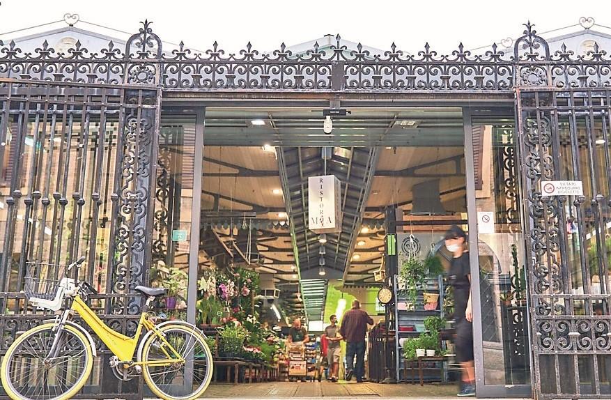 Sos Mercato Albinelli: «Troppi banchi vuoti, subito i bandi»