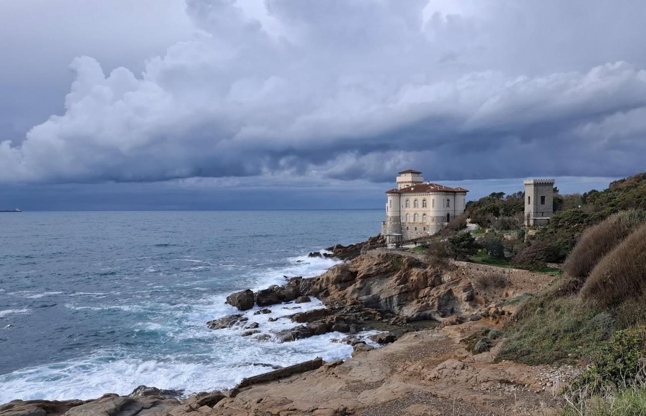 Cala il libeccio: Livorno e il suo castel Boccale. Grazie a Pier Luigi Frisini