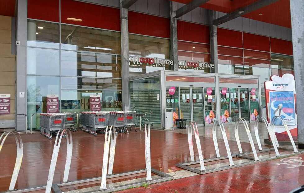 
	ll centro commerciale &ldquo;Parco Prato&rdquo; chiuso per maltempo

