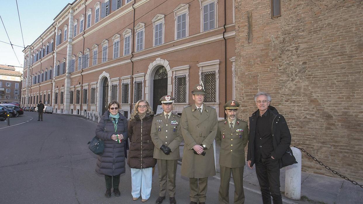 La facciata di via III febbrario "liberata" dai ponteggi