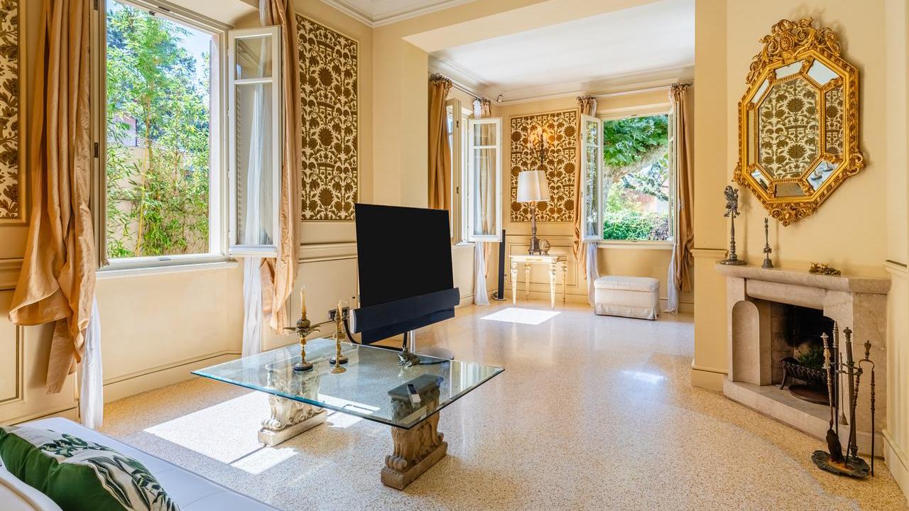 Una delle ville in vendita tramite Sotheby’s a Forte (foto Italy Sotheby’s International Realty)