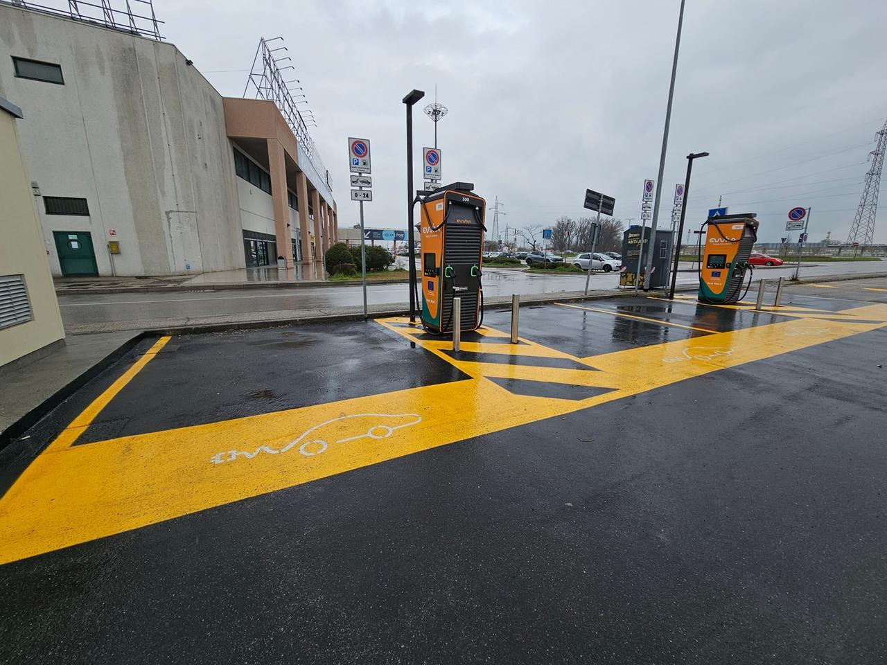 Nuove colonnine di ricarica per auto elettriche a Ferrara, ecco dove