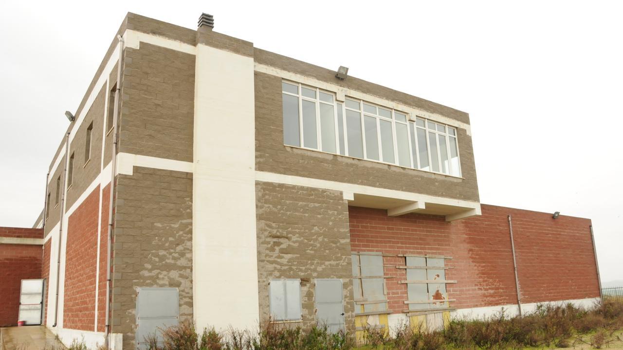 Sassari, Mattatoio mai aperto: sorvegliarlo costa 150mila euro all’anno