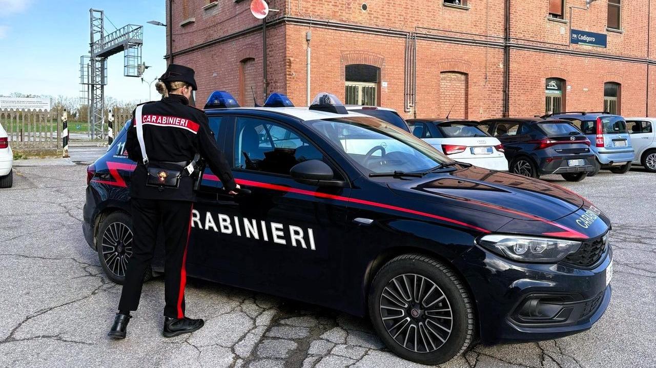 Autoerotismo in treno davanti a minorenni, uomo fermato sulla Ferrara-Codigoro