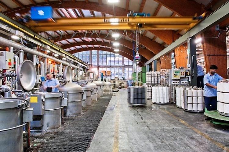 
	L'interno di una tintoria: le rifinizioni sono aziende "energivore"

