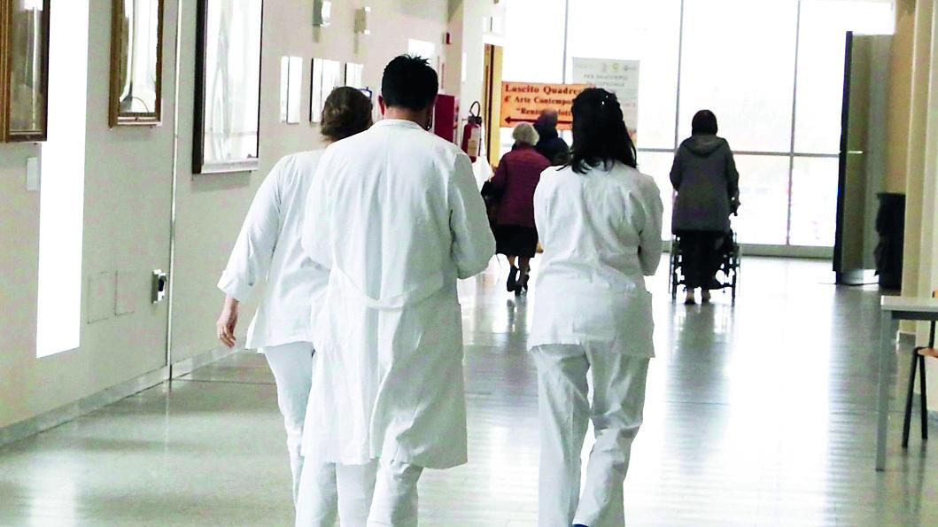 Morì dopo aver pranzato in reparto all’ospedale di Cona, assolti medico e infermiera