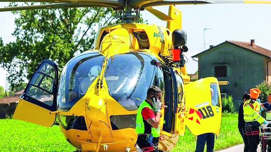 Folgorato mentre pota l’albero, giovane di Pieve di Cento in gravissime condizioni