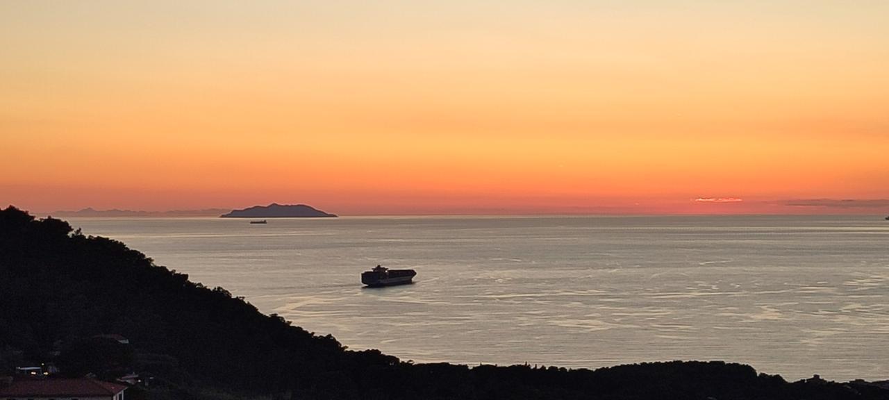 Livorno, un tramonto spettacolo da Montenero. Grazie a Mario Gennai