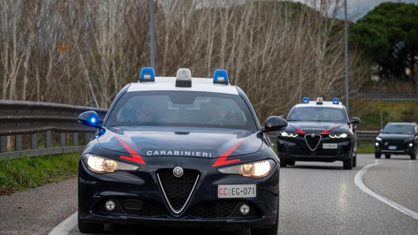 Pontedera, ladro si lancia dal viadotto per sfuggire all’inseguimento