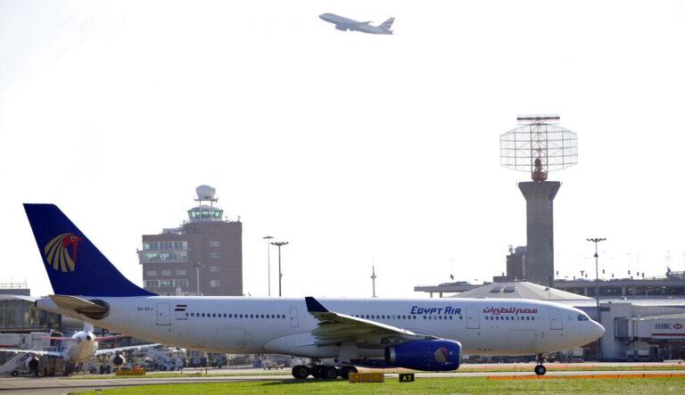 L’aeroporto di Heathrow paralizzato da un incendio: voli cancellati in tutta Europa