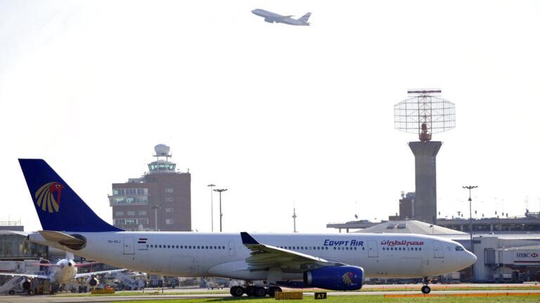 L’aeroporto di Heathrow paralizzato da un incendio: voli cancellati in tutta Europa
