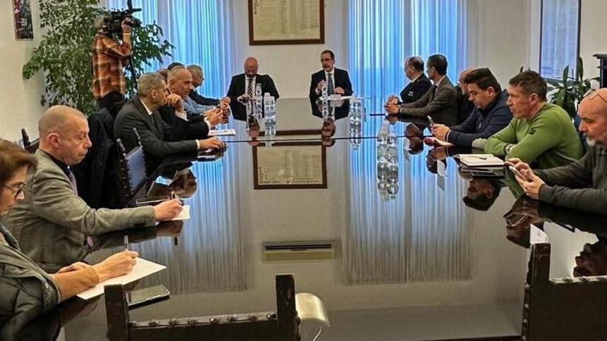 Guerra dei cantieri in porto, aziende a raccolta. Il prefetto: «No a terreni di scontro»