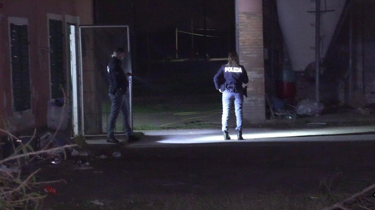 
	La polizia sul posto (foto di Luigi Esposito)

