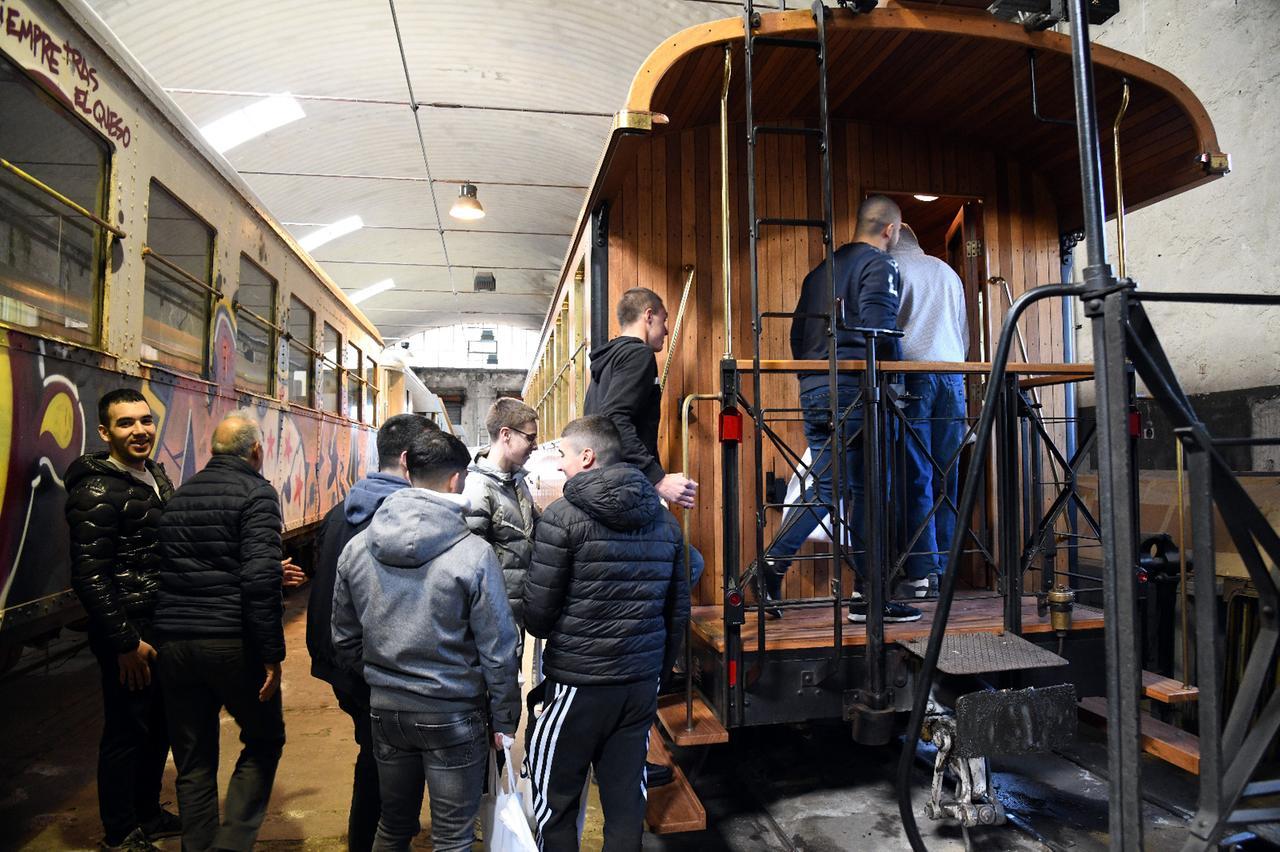 Studenti alla scoperta della stazione ferroviaria di Macomer