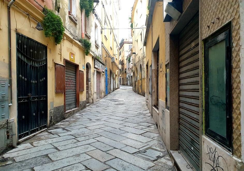 Attività commerciali, la grande moria nell'isola