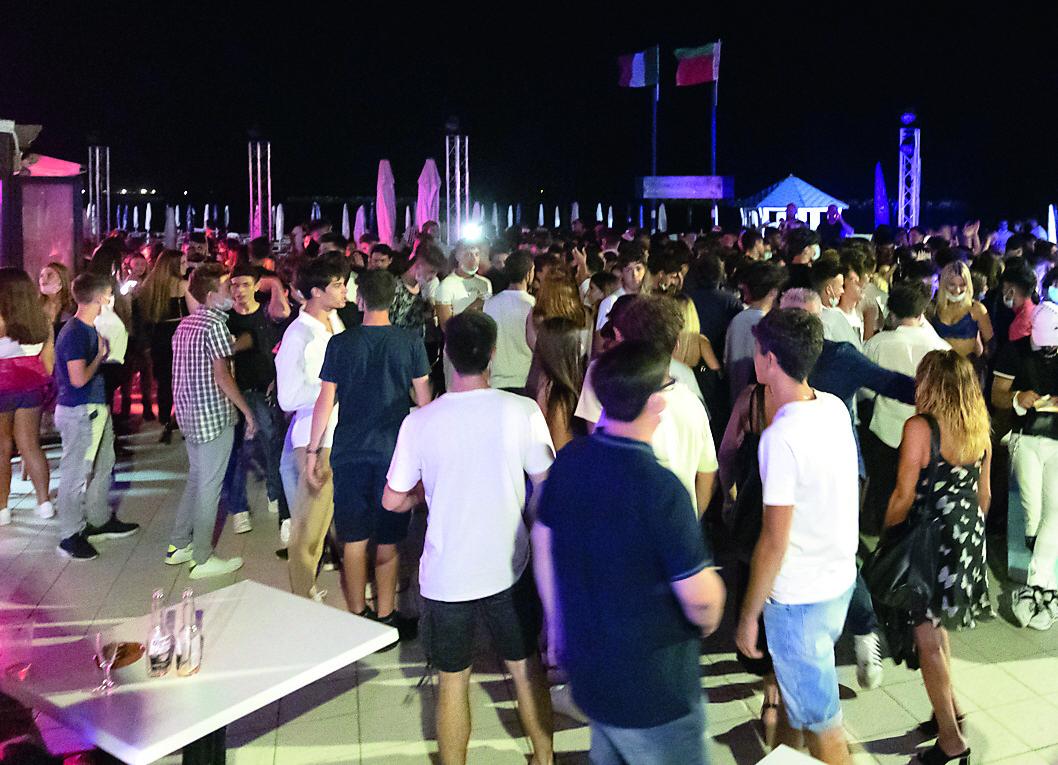 Serate show ridimensionate ai Lidi di Comacchio, ma i Bagni non ci stanno: ecco le soluzioni