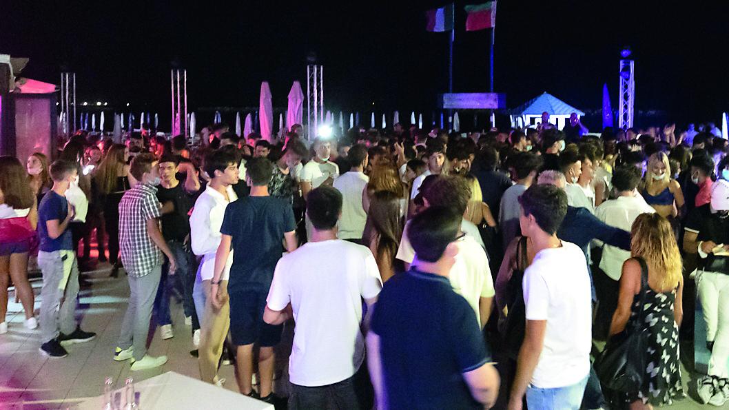 Serate show ridimensionate ai Lidi di Comacchio, ma i Bagni non ci stanno: ecco le soluzioni