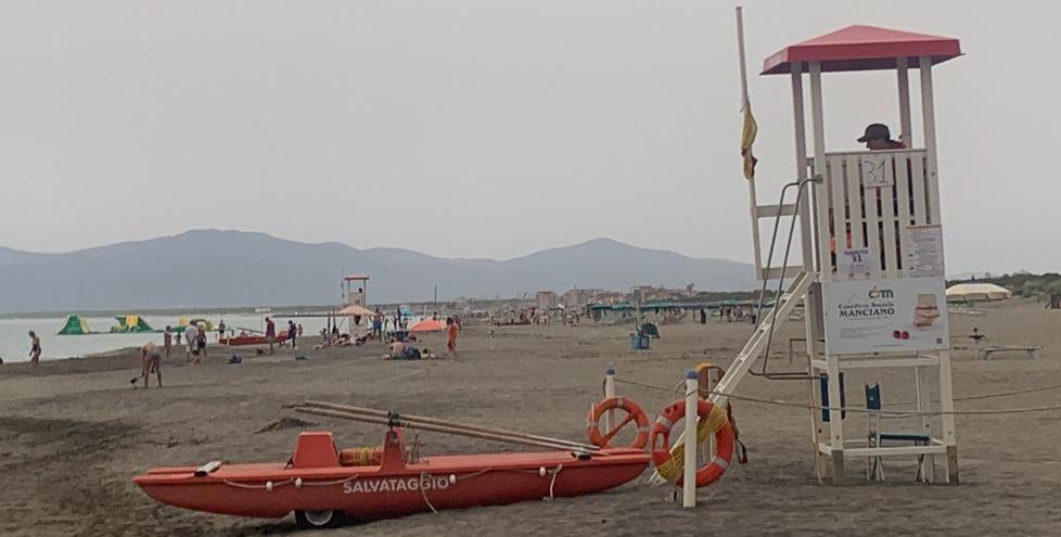 Sos bagnini sulle spiagge libere di Cecina: deserto il bando per le torrette
