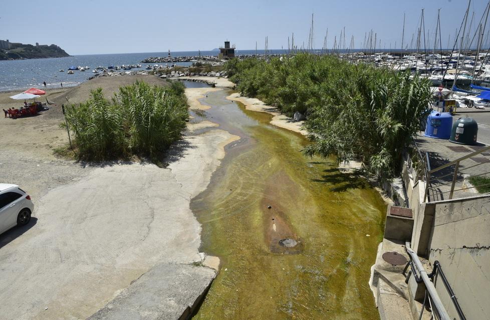 Piombino, scarichi abusivi nel rio Salivoli: serve censire la rete fognaria