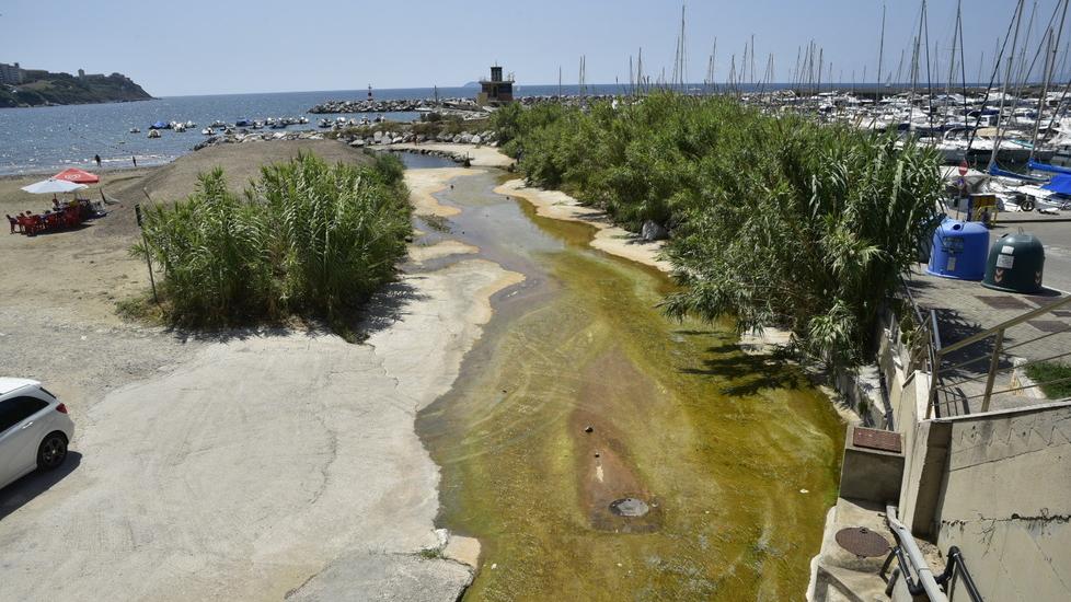 Piombino, scarichi abusivi nel rio Salivoli: serve censire la rete fognaria