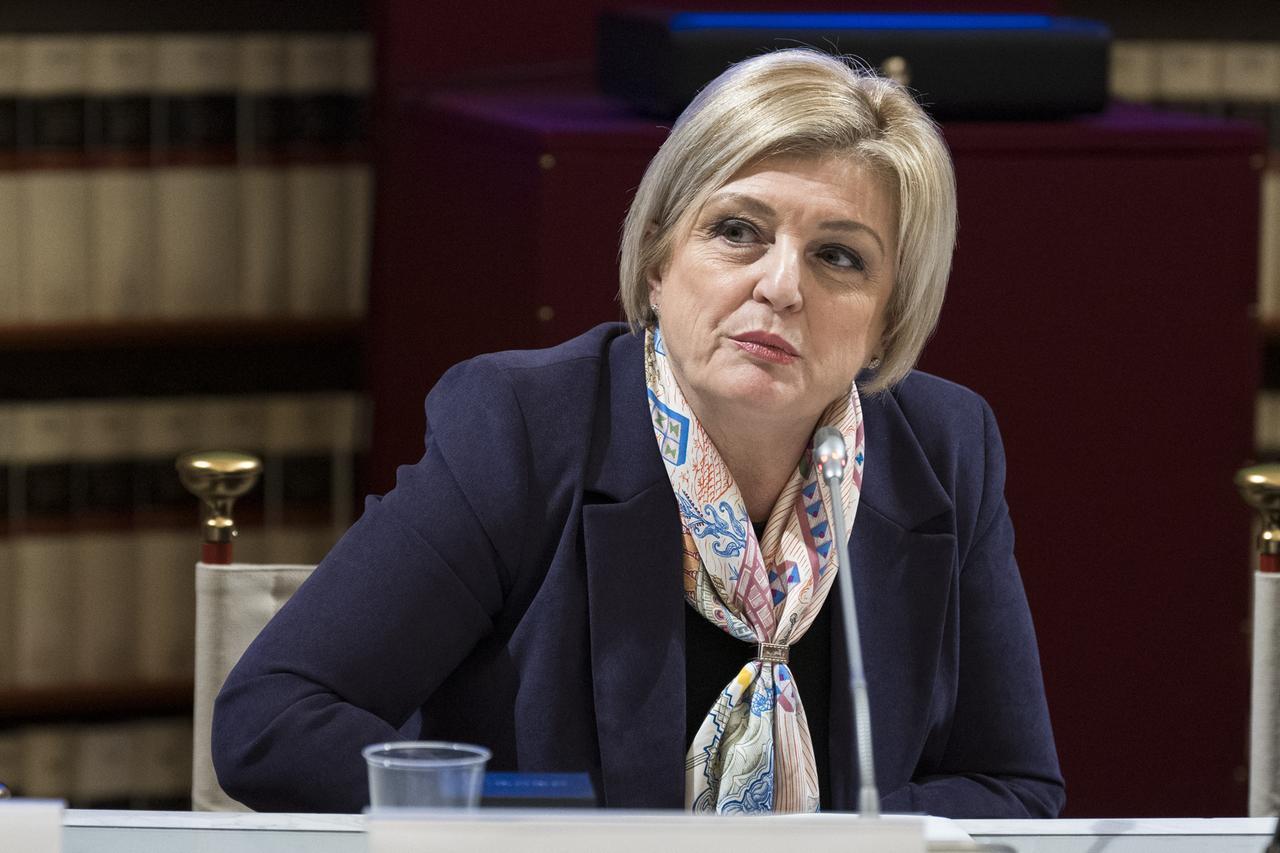 Esami sostenuti di domenica nell’università delle “lauree facili”, le ombre sul titolo di studio della ministra Marina Elvira Calderone