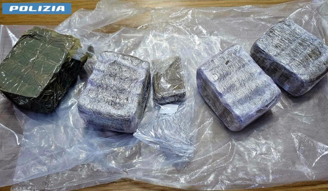 
	La droga sequestrata

