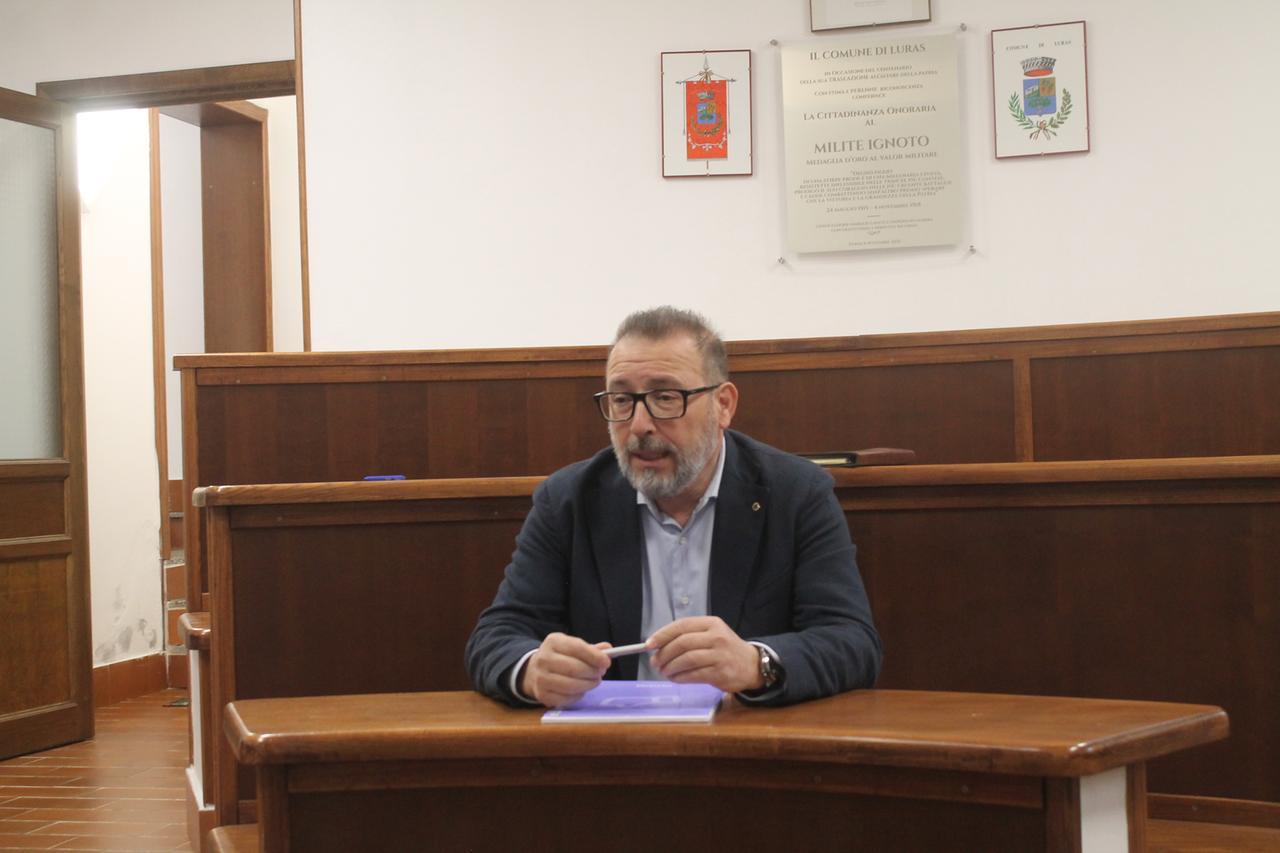 Il sindaco Azzena: «Non mi dimetto. Sarebbe un grave danno per Luras»