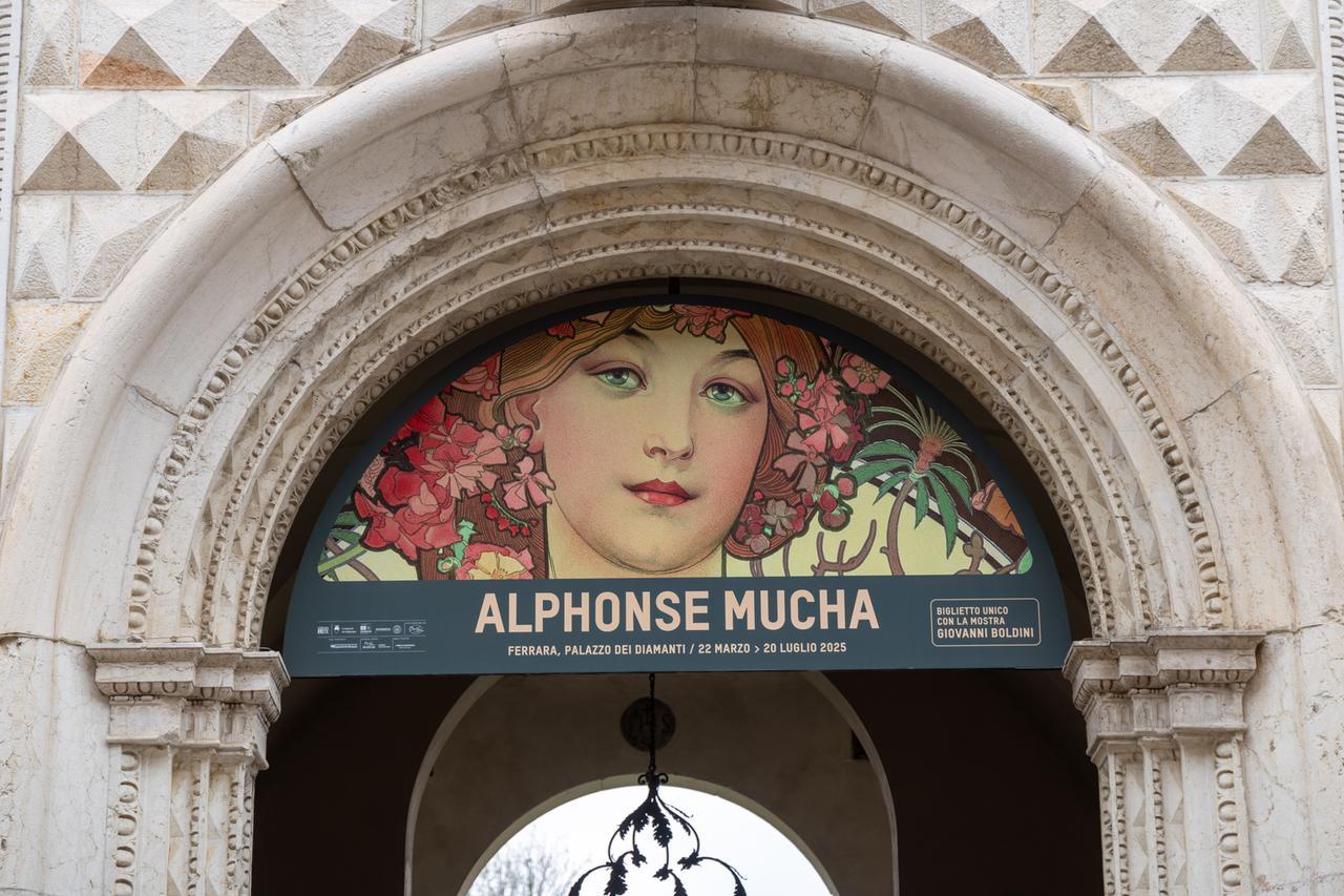 Mucha e Boldini, sogni d’arte: aperta la mostra al Palazzo dei Diamanti di Ferrara