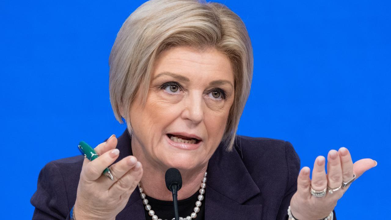 La ministra Calderone: «Laurea presa tutt'altro che in fretta e furia»