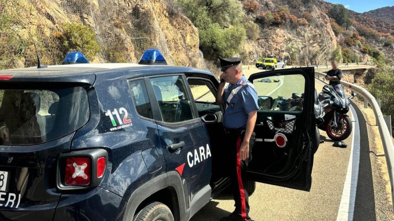 Scontro frontale tra due moto, un centauro in fin di vita