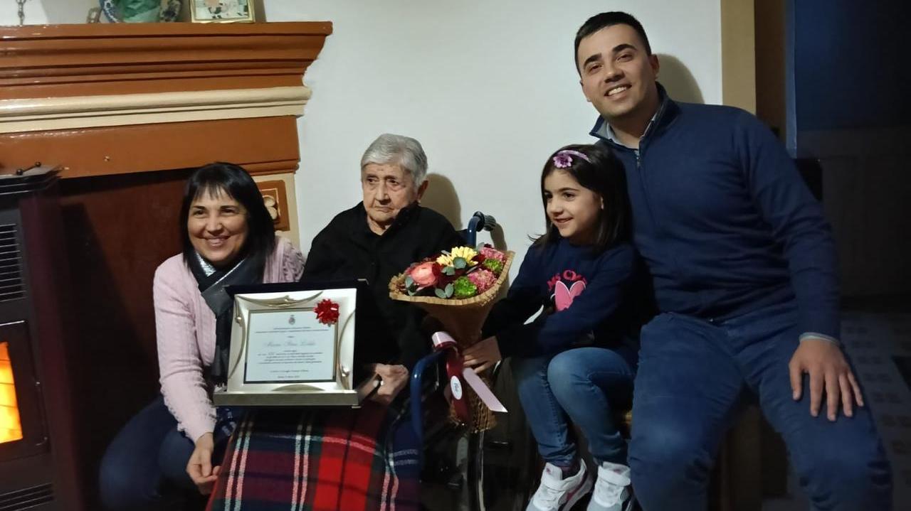 Maria Itria Lodde festeggia i 100 anni. Festa grande a Borore
