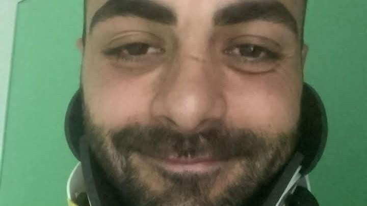 Prende una botta e resta esanime sul campo, paura per un calciatore